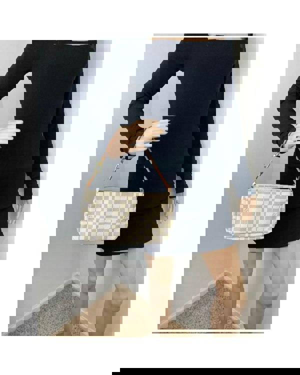 171685303.jpg