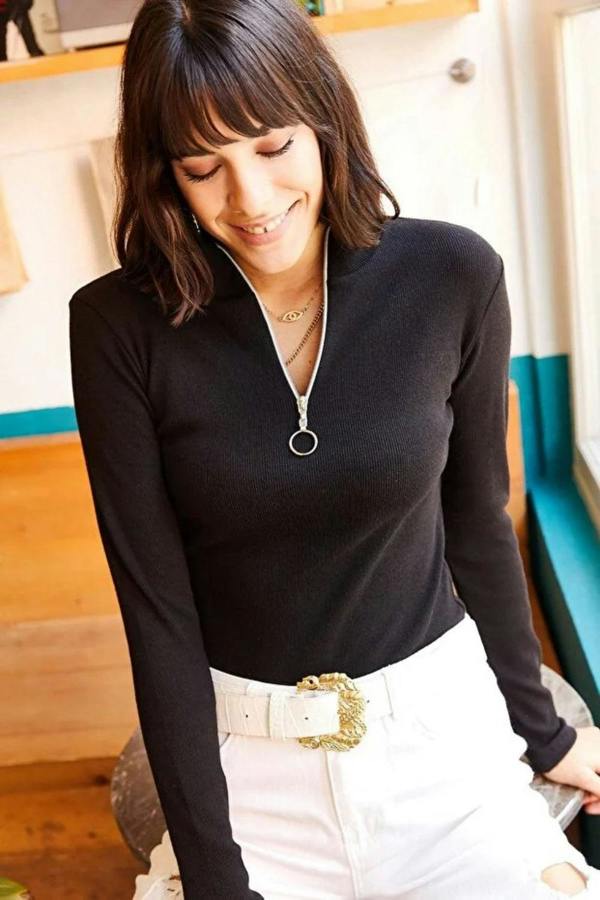 Hoxton Gal Zippered Turtleneck Stretch Blouse