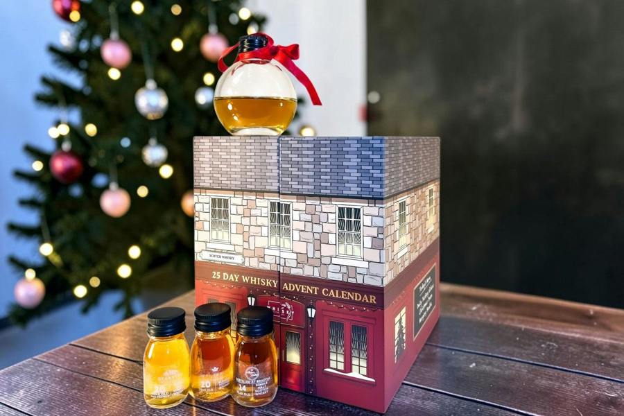 Whisky With Us 25 Day Scotch Whisky Advent Calendar. Includes Glass Bauble for Day 25 & Tasting Videos