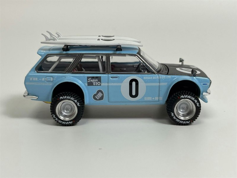 Mini GT Datsun Kaido 510 Wagon 4x4 Winter Holiday Edition 1:64 Kaido House KHMG092