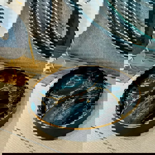 Maison des Cadeaux Round Agate Theme Tray and Drink Coasters Set