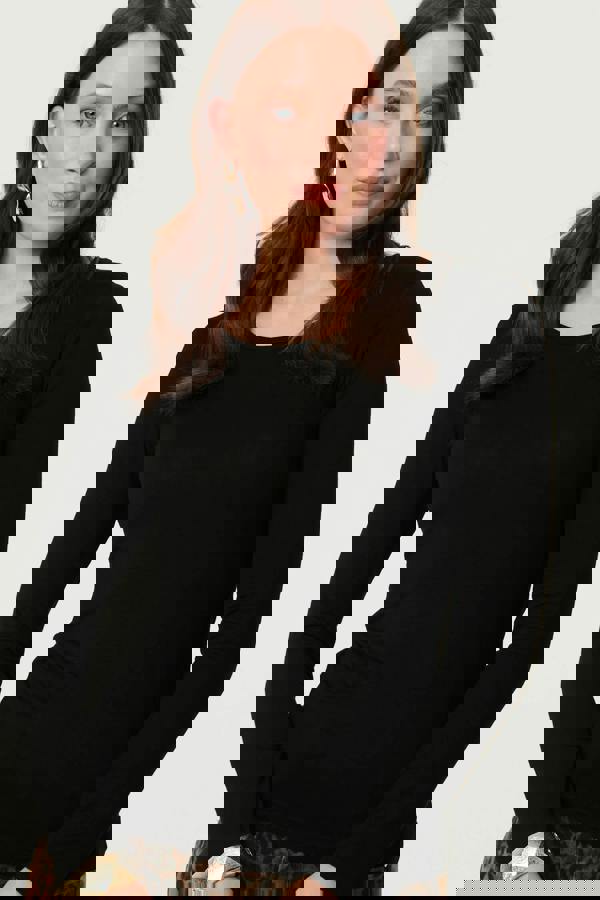 Black | Long Sleeve Slim Scoop Neck Top