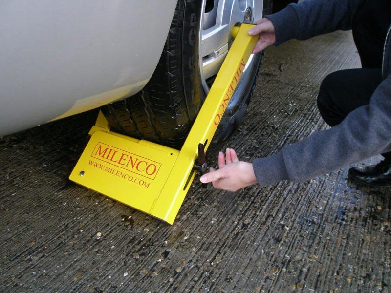 Milenco 2745 Compact Wheel Clamp 12" TO 16" Alloy & Steel Wheels