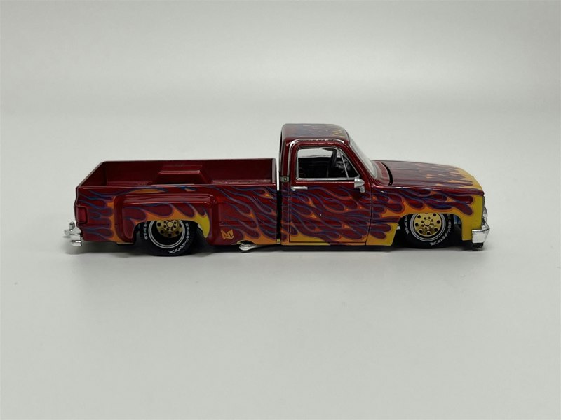 Mini GT Chevrolet Silverado Dually On Fire V1 1:64 Kaido House Mini GT KHMG127