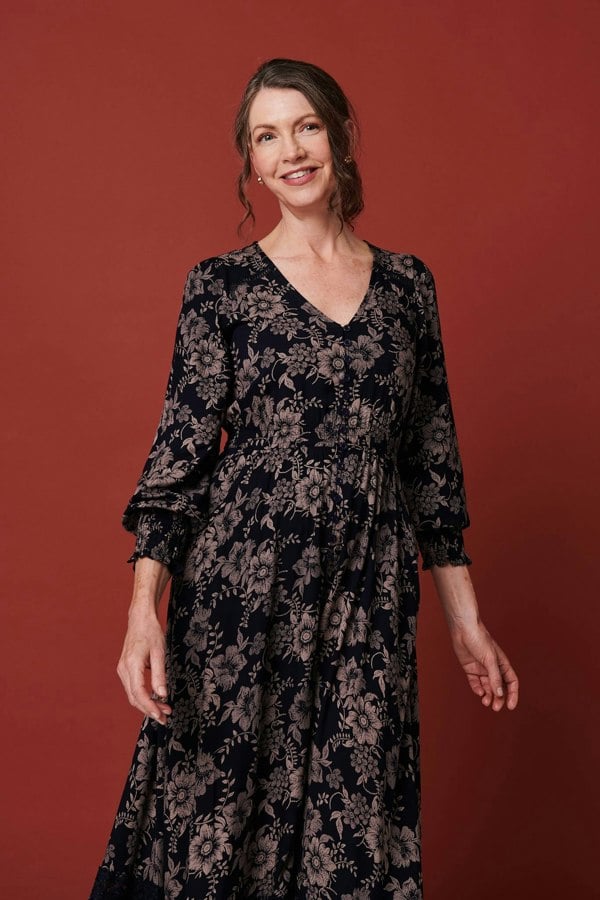 Navy | Floral Lace Long Sleeve Maxi Dress
