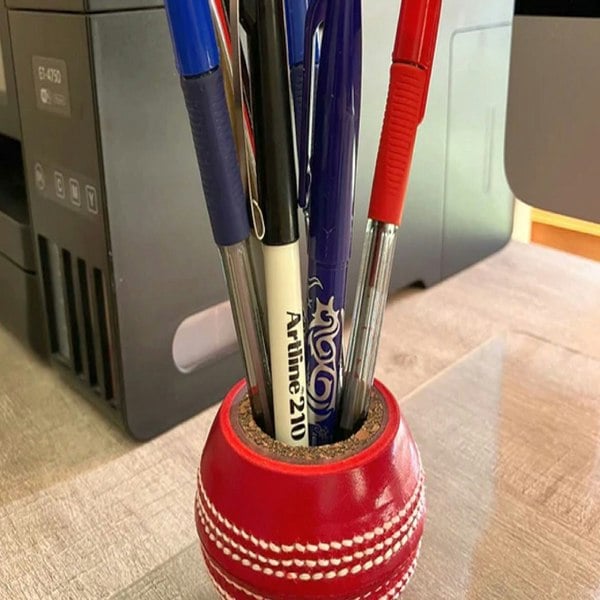 CRICKET-GIFTS - Cricket Ball Pen and Pencil Holder | Cork & Rubber Core | Ideal Desk Accessory for Cricket Enthusiasts
