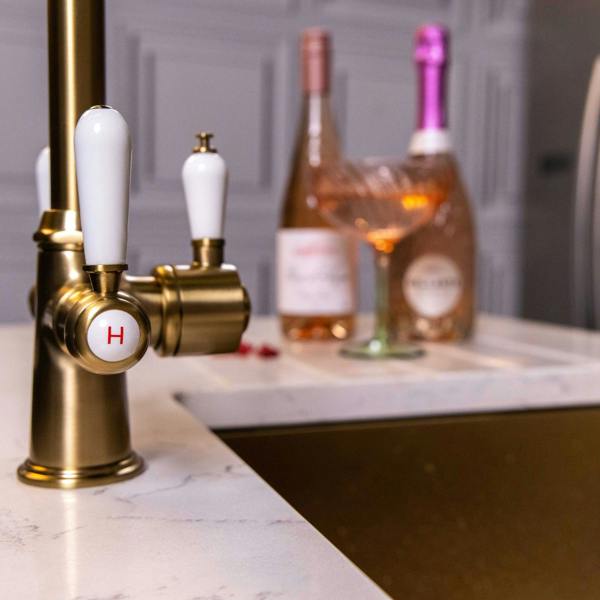 Flode korsa | Traditional Cruciform Style 3 in 1 Instant Boiling Tap | White Ceramic Levers | Brushed Brass Finish