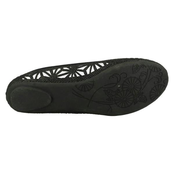 Spot On Ladies Spot On Cut Out Design Ballet Pump
