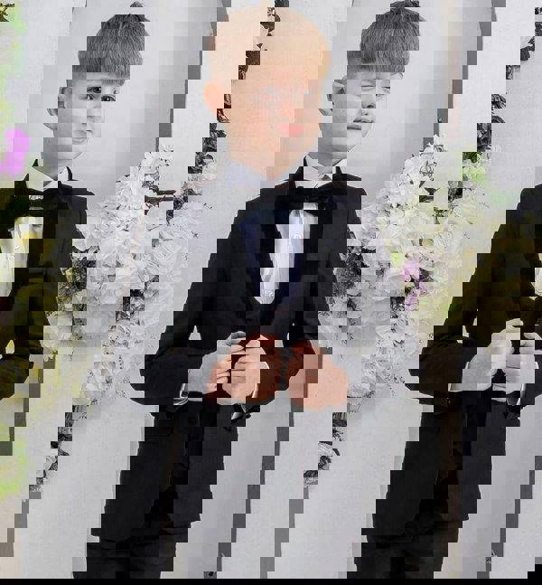 model wearing Jasper suit
