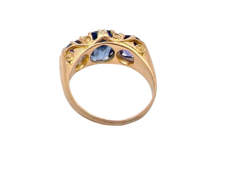 Vintage Tom An antique sapphire ring