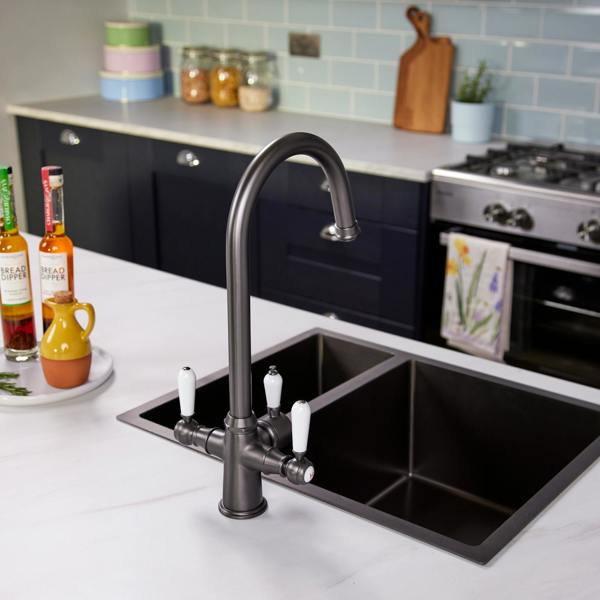 Flode korsa | Traditional Cruciform Style 3 in 1 Instant Boiling Tap | White Ceramic Levers | Gun Metal Finish