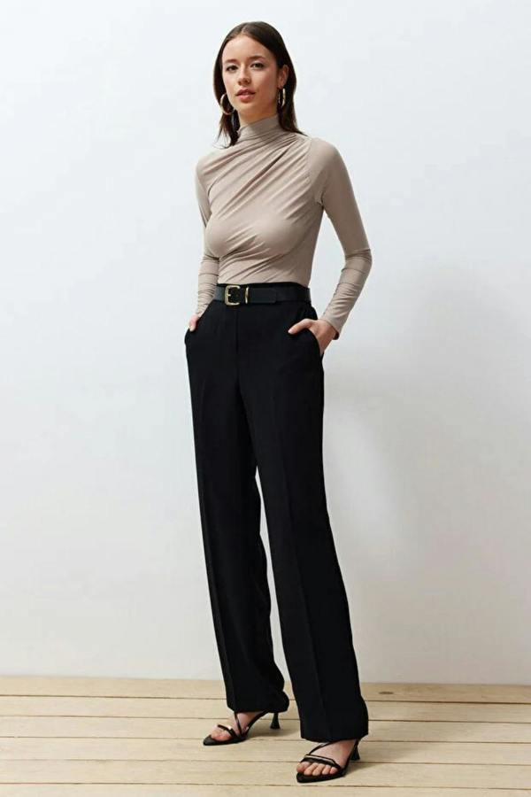 Hoxton Gal Ruched Square-Neck Fitted Stretch Knit Blouse