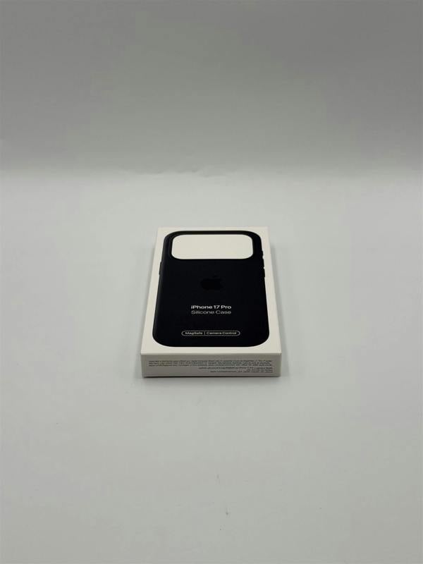 Apple Silicone Case with MagSafe for iPhone 17 Pro 6.3" Black A3559 - MGFK4ZM/A