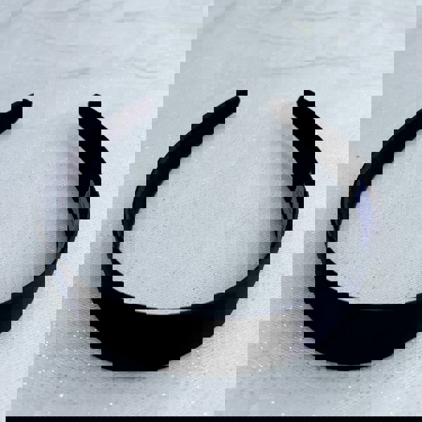 black hair band, classic black headband, everyday hair accessory, sleek and simple design, comfortable black hairband for all occasions
