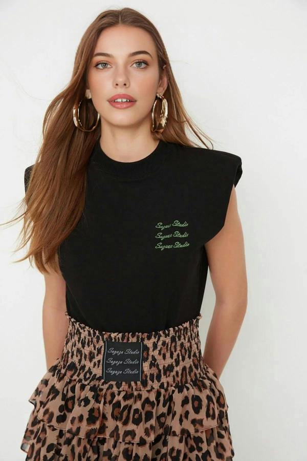 WOVCOR Padded Shoulder Sleeveless Printed T-Shirt