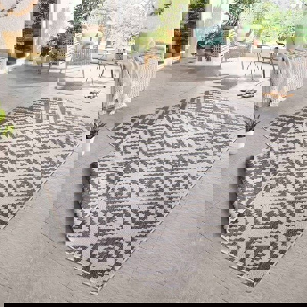 The Rugs Malta Reversible Indoor-Outdoor Rug - Stylish