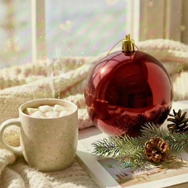 Shatchi 20cm Dark Red Glossy Christmas Bauble for Festive Trees, Mantels and Seasonal Home Décor