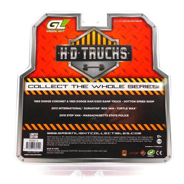 MCSlots 2013 International Durastar Box Van Turtle Wax 1:64 Scale Greenlight 33260B
