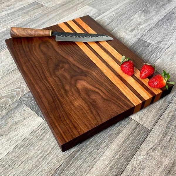 Giraffes & Craftz Black Walnut & Cherry Chopping Board