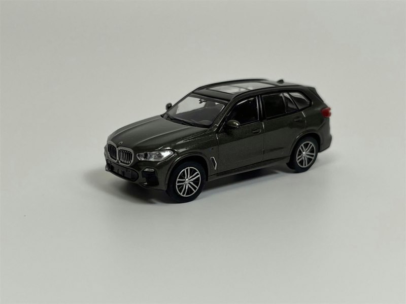 Minichamps BMW X5 2019 Beige Metallic 1:87 Scale 870029200