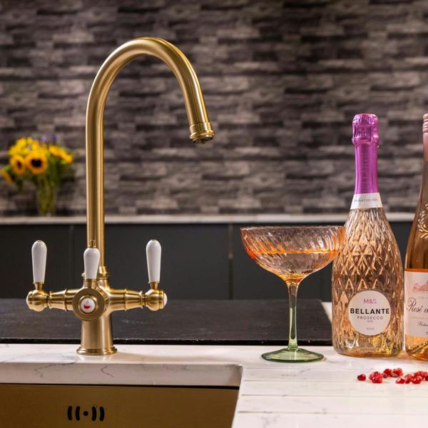 Flode korsa | Traditional Cruciform Style 3 in 1 Instant Boiling Tap | White Ceramic Levers | Brushed Brass Finish