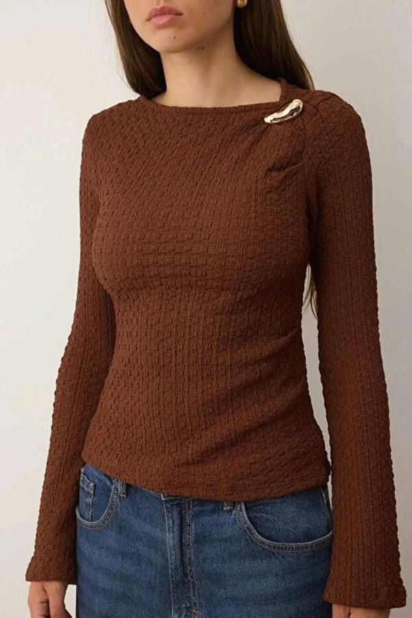 WOVCOR Textured Long Sleeve Knit Blouse with Accessory Detail