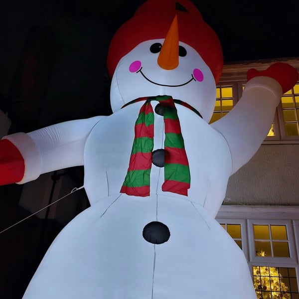 Samuel Alexander GIANT: 20ft (6m) Outdoor Inflatable Light up Christmas Snowman with Raised Arm with 28 LEDs