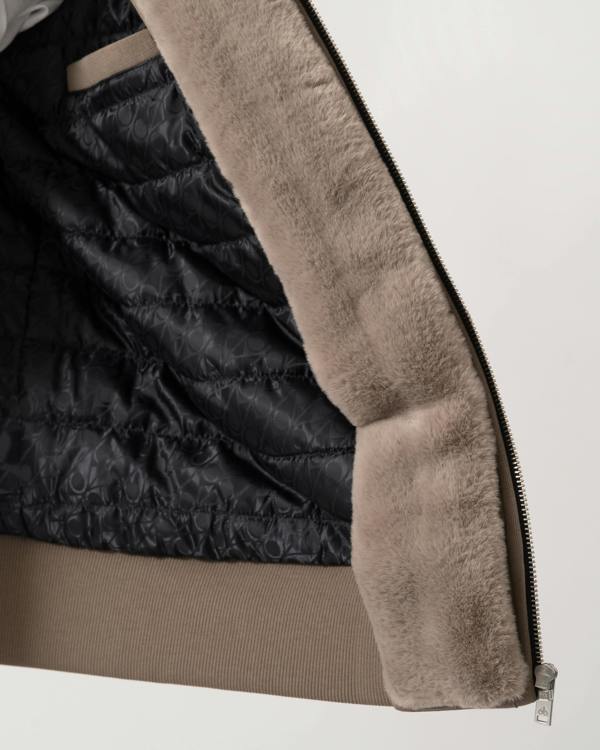 faux fur trim detail of a Moose Knuckles Classic Bunny 3 Mens Fleece Hoodie in Ashen 2019
