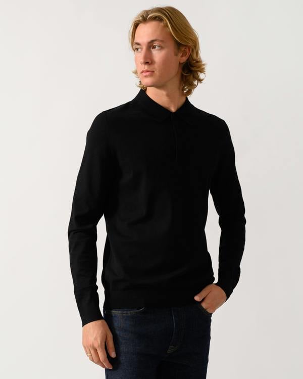 model wearing a HUGO San Pippo Mens Slim-fit knit polo with rear logo in Black 001