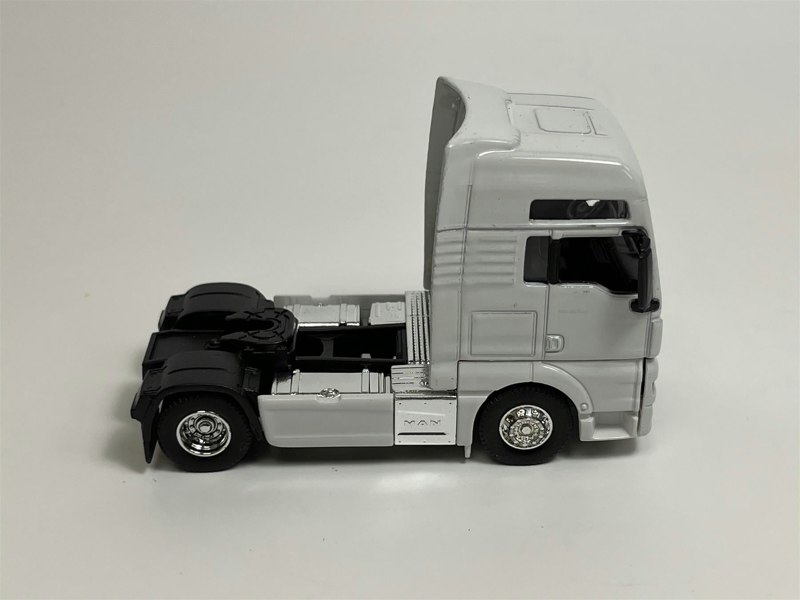 Welly Man TGX XXL White 1:64 Scale Welly Truck Tractor 68010S