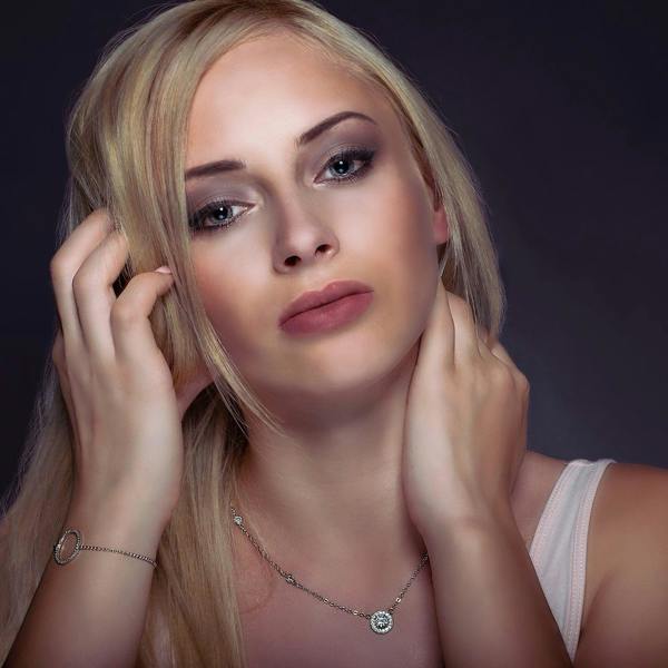 Halo Pendant Necklace with Cubic Zirconia - namana.london