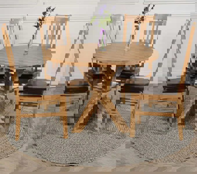 That's Furniture Oregon Round Oak Dining Table with 4 Princeton Oak Chairs