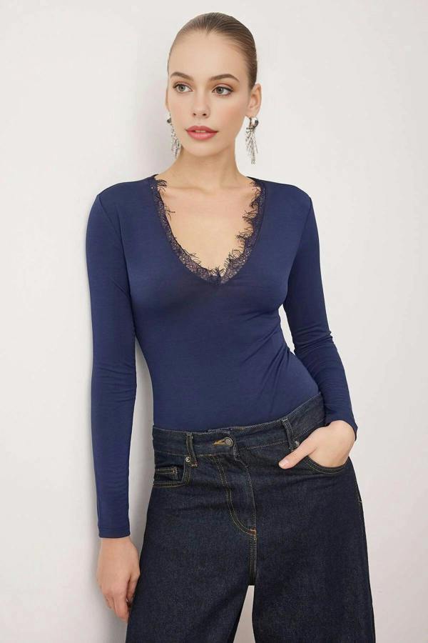 WOVCOR V-Neck Lace Detailed Bodysuit