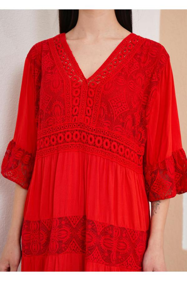 Hoxton Gal Relaxed Fit 3/4 Sleeves Lace Detailed V Neck Mini Dress in Red