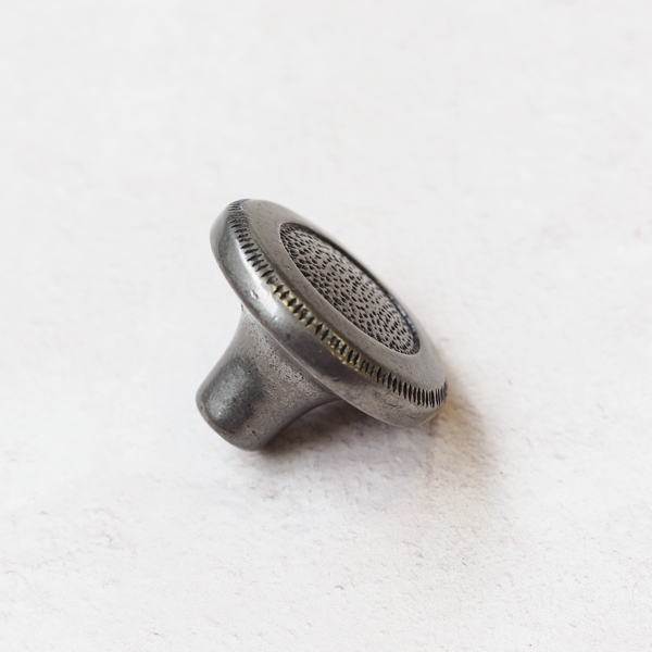 Handle & Home 42mm Cast Iron Detailed Round Knob