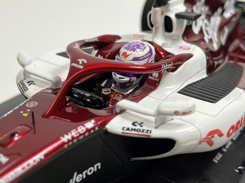 Minichamps Zhou Guanyu 2022 Alfa Romeo F1 Team Orlen C42 Bahrain GP 1:18 117220124