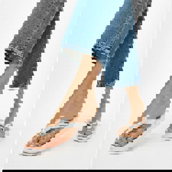 FitFlop FitFlop IQUSHION GLITZ Womens Toe-Post Sandals Urban White