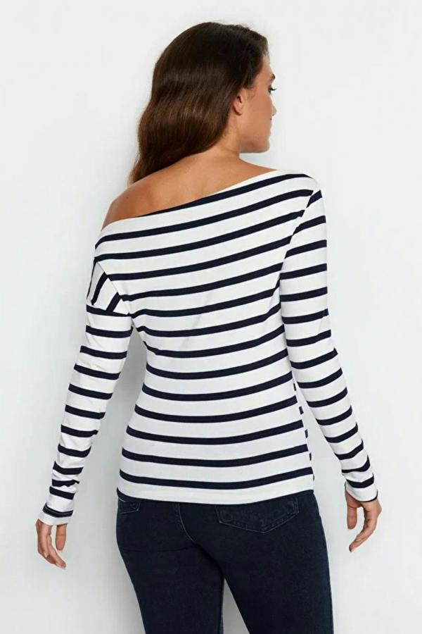 Hoxton Gal Plain Premium Soft Fabric Fitted Knit Blouse with Boat Neck