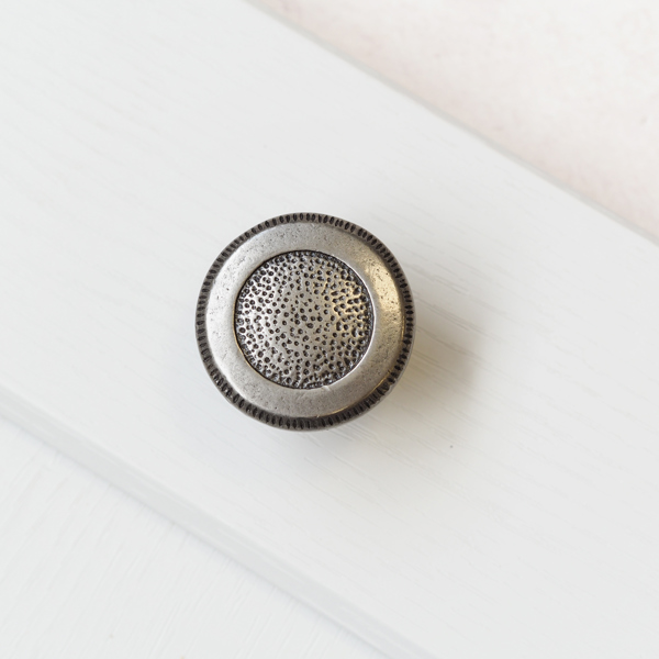 Handle & Home 42mm Cast Iron Detailed Round Knob