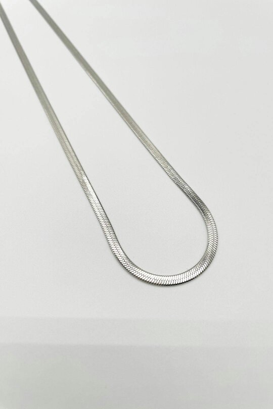 SVNX Slim Snake Chain Necklace in Silver