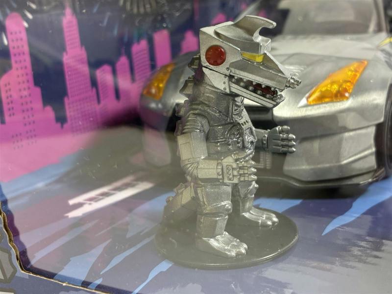 MCSlots Mechagodzilla Figure and 2009 Nissan GT-R R35 Ben Sopra 1:24 Scale Jada 36285