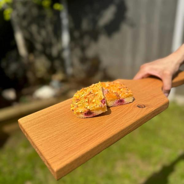Giraffes & Craftz Large Oak Paddle with Round Handle - Oak Cheese, Bread and Serving Board
