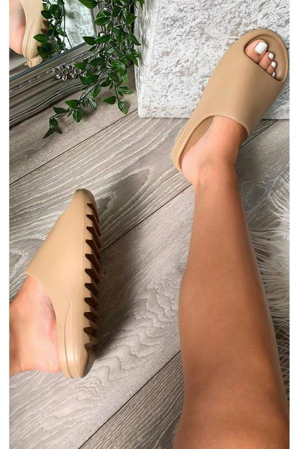 Lou Slip On Sandals - Mocha