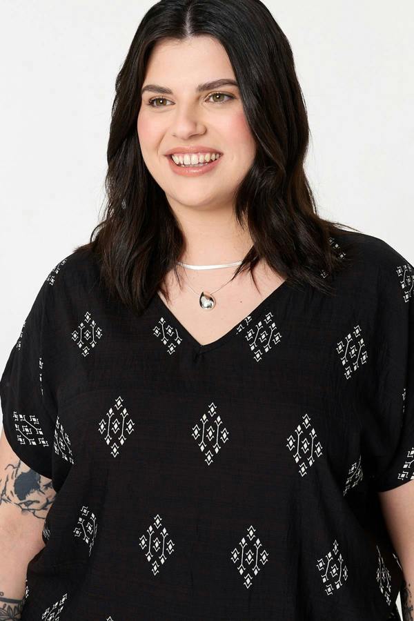 Black | Curve Border Print Relaxed V-Neck Top