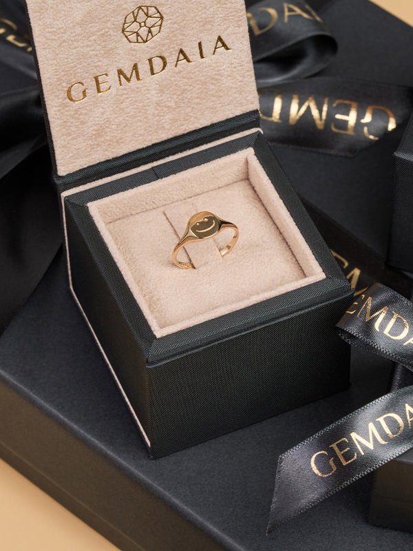 Gemdaia Smiley Signet Ring