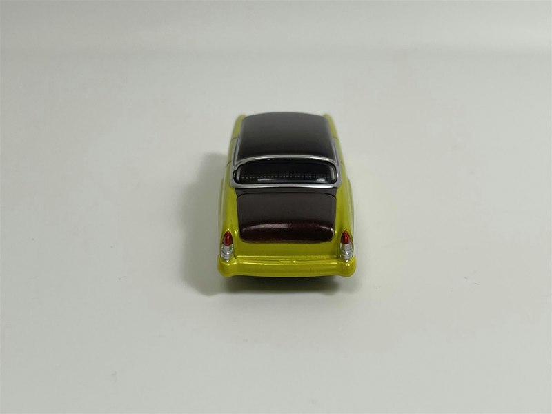 Mini GT Lincoln Capri Hot Rod 1954 Lime Yellow LHD 1:64 Scale MGT00794L