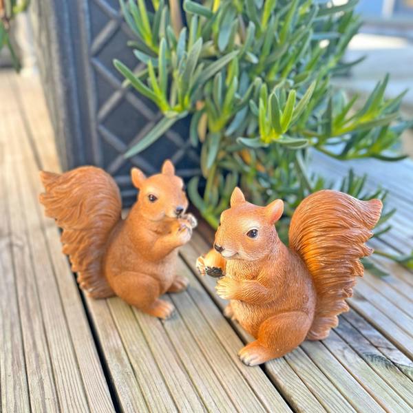 Ferncrest Trading Pair of Realistic Red Squirrel Garden Animal Ornaments