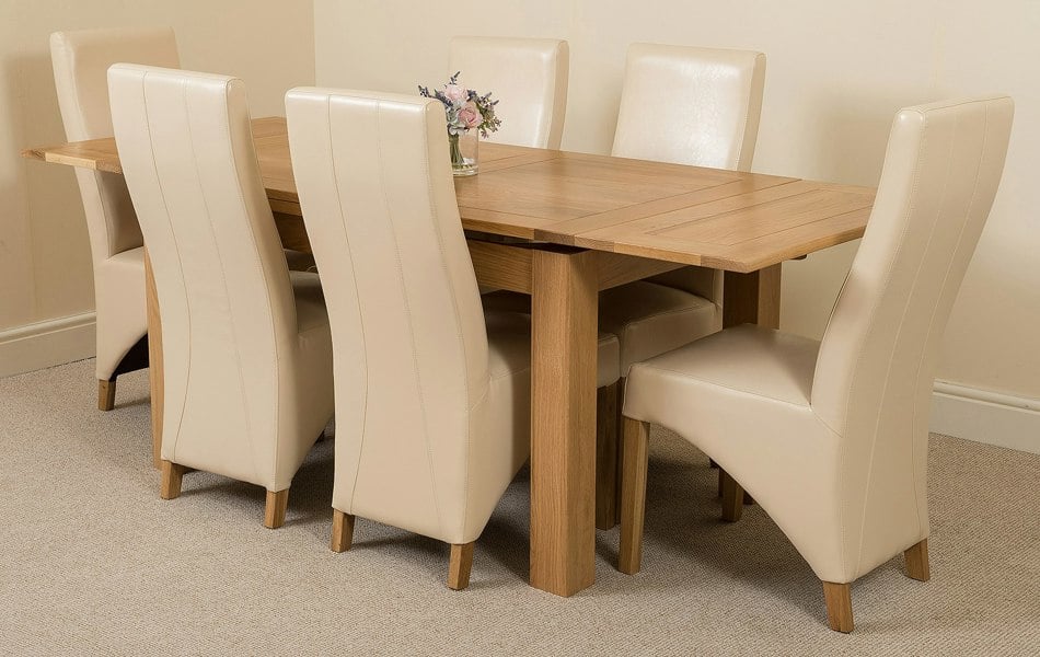 That's Furniture Richmond Medium Oak Extendable Dining Table with Lola Leather Chairs