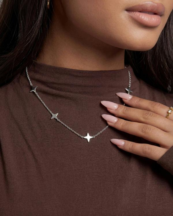Elk & Bloom Silver Lucky Clover Choker Necklace