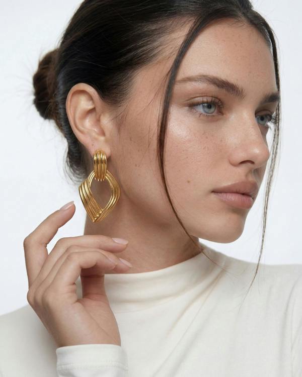 Elk & Bloom Large Thick 14K Gold Ribbed Drop Hoop Studs